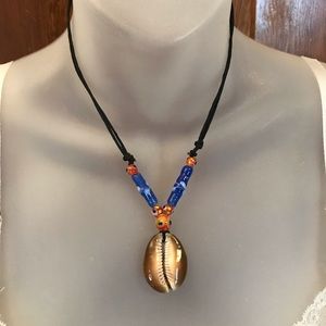 🌴 U MUST BUNDLE 🌴 Beachcombers cut Cowrie or Cowry sea snail Necklace.